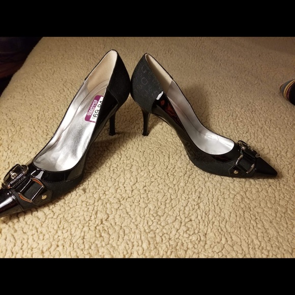 NEW!! Guess 7M Black pumps w/silver buckle - Picture 6 of 8